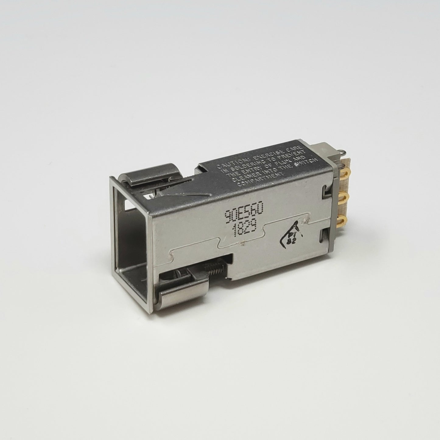 90E560