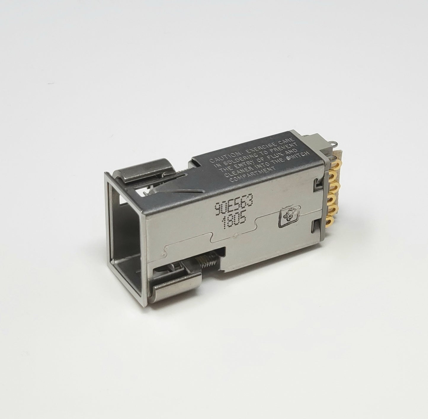 90E563