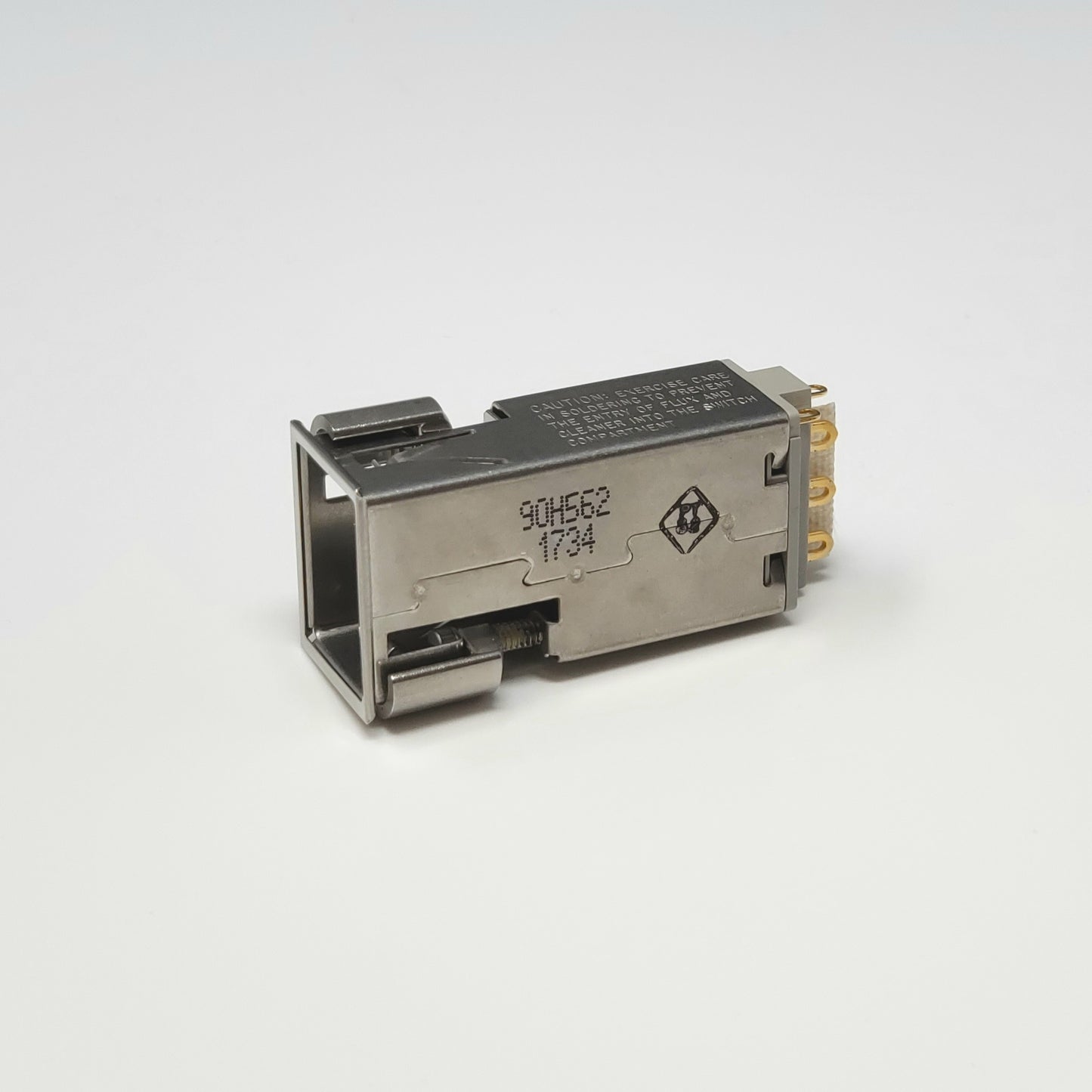90H562