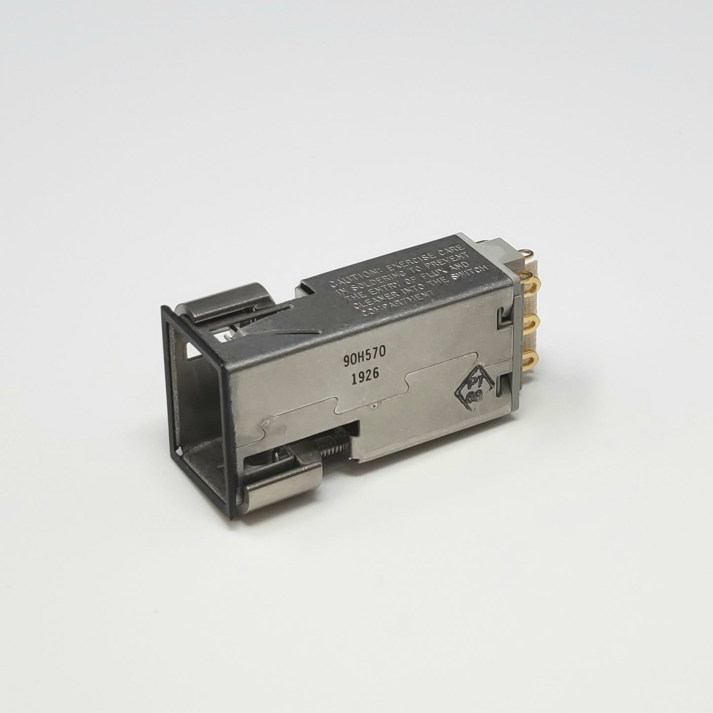 90H570